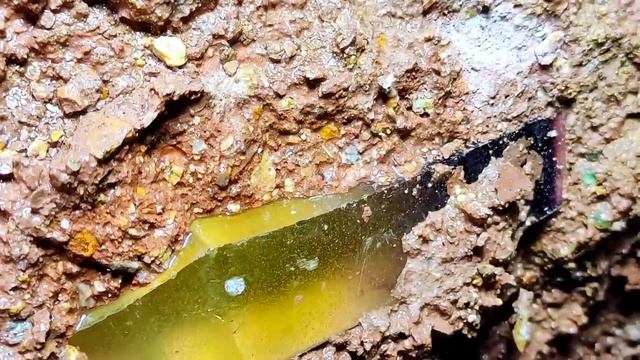 Green Diamond! Never seen before, growing in the cracks of granite смотреть онлайн