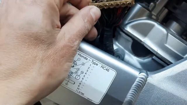Устранение проблем с проводкой Honda VFR800 смотреть онлайн