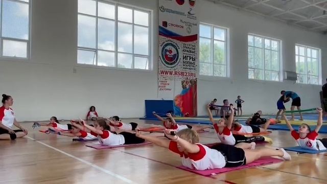 Упражнения со скакалкой на уроках спортивного чирлидинга смотреть онлайн