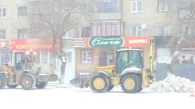 Южноуральск, уборка снега в буран смотреть онлайн