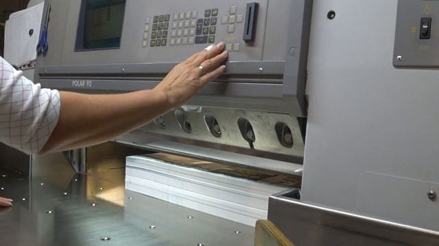 Гильотина. Изготовление и печать листовок, буклетов, брошюр,визиток. смотреть онлайн