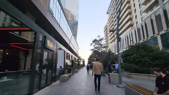 MUST TRY Shawarma | Crescent Bay, Port Baku Mall, Park Bulvar Sunset | EP04 - Pakistan to Azerbaija смотреть онлайн