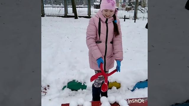 Лепим Снежки Снежколепом Формы из Снежка смотреть онлайн