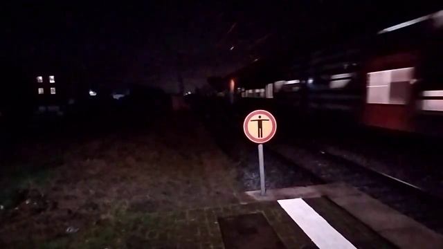 27 ноября 2023 г. электропоезд на перроне