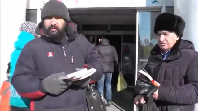 Благовестие у магазина. Раздача Евангелий. 06. 03. 2015 смотреть онлайн