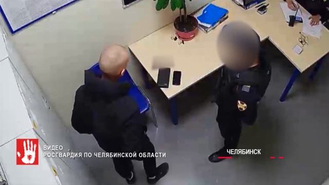 В Курчатовском районе охранники поймали магазинного воришку смотреть онлайн