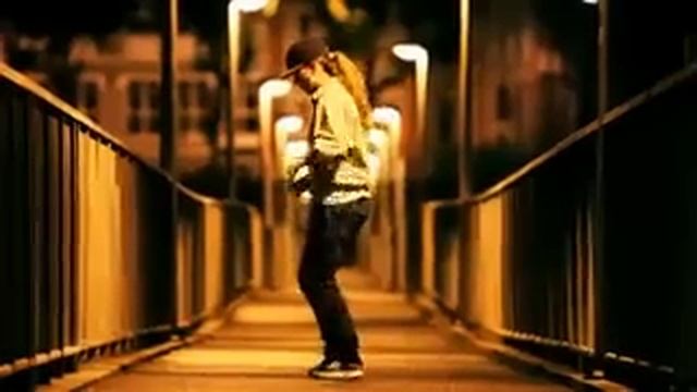 Девушка очень круто танцует крамп и хип хоп