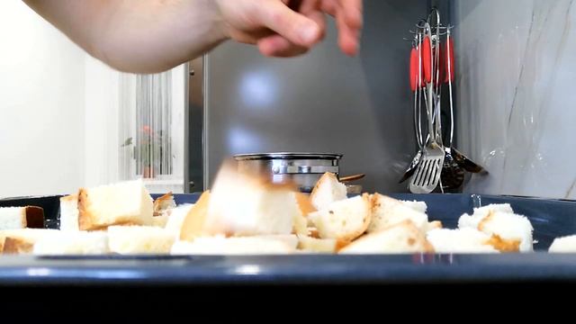 Как приготовить грибной суп пюре из шампиньонов с чесночными гренками. смотреть онлайн