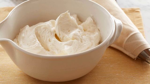 Как взбить белки без миксера, венчика и блендера быстро смотреть онлайн