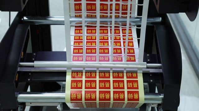 Режущий плоттер JDJ330 с системой резки из рулона в рулон (330 mm) со снятием облоя смотреть онлайн