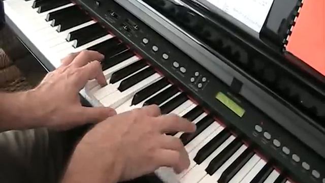 Human by The Killers - Piano Heist chord tutorial смотреть онлайн