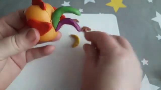 Поделка Петушок / Делаем Петушка из капсулы от киндера / 驚喜的工藝品 смотреть онлайн