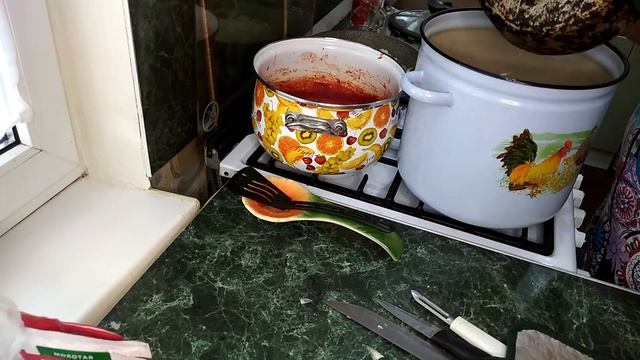 Осталось лета три глотка, Еще три выдоха и осень, Пусть кабачковая икра, Напомнит нам о нашем лете! смотреть онлайн