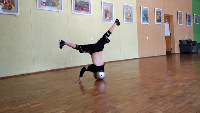 52 оборота на голове (раскрутка) headspin смотреть онлайн