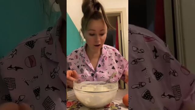 Простой рецепт пирога из манки ! Вкусно , быстро . Ч.1 смотреть онлайн