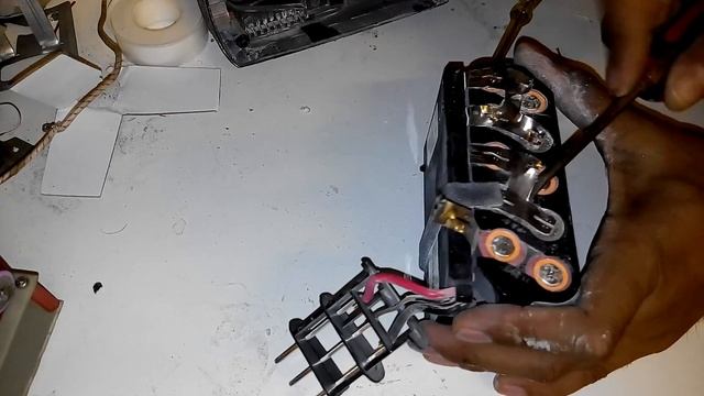 Get 18650 rechargeable battery from old crodless drill battery pack смотреть онлайн