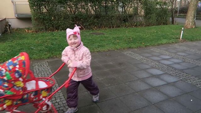 Прогулка с реборн куклой, играем в куклы Адель A walk with my Reborn baby смотреть онлайн