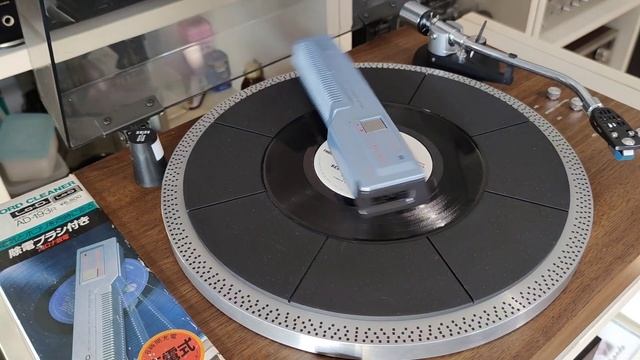 Электрощётка для очистки виниловых пластинок Lo-D AD-193R смотреть онлайн