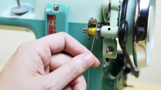 How to Wind a Bobbin on a Vintage Sewing Machine: Sewmor 606 and Replace Bobbin Winder смотреть онлайн