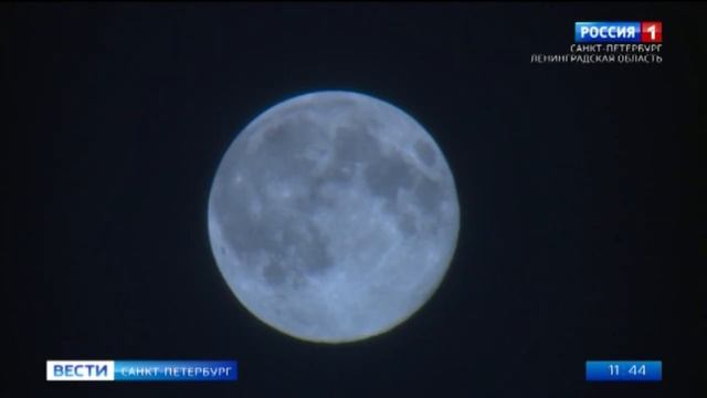 В Петербурге наблюдали Суперлуние смотреть онлайн