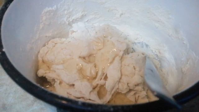 рассказал и показал как зделать очень магкое и вкусное тесто