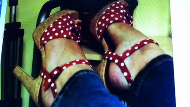 Red Polka Dotted Shoes смотреть онлайн