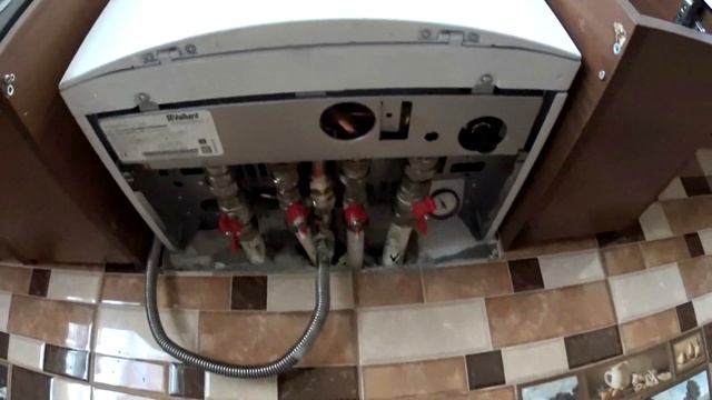 Установка котла Vaillant atmoTEC plus VUW 240/5-5 24 кВт, дым.#ТеплотехникаКрыма смотреть онлайн
