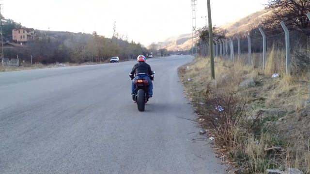 Suzuki GSXR600 K7 HUGE SOUND !!!!!!!! смотреть онлайн