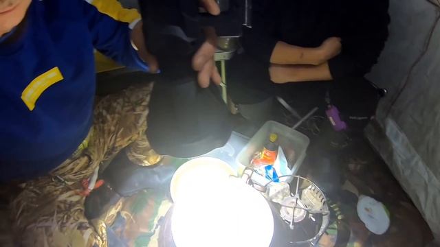 ЗИМНЯЯ РЫБАЛКА с НОЧЁВКОЙ. Ловля СУДАКА на жерлицы.ОЗЕРО УСЁК .2022 год 27 января. смотреть онлайн