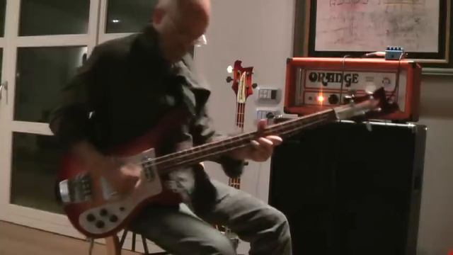 Rickenbacker 4001C64 plectrum смотреть онлайн