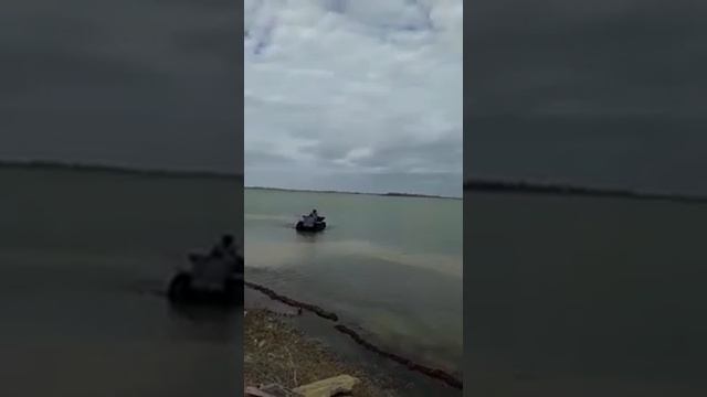 Казахстанский вездеход THUNDER-X(каракат, болотоход) на Каспийском море смотреть онлайн