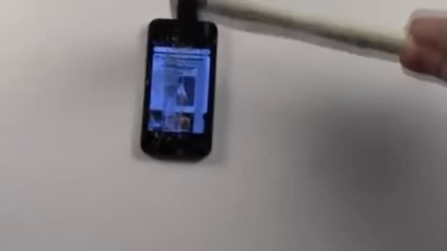 Краш тест защитной пленки на iPhone 4 смотреть онлайн