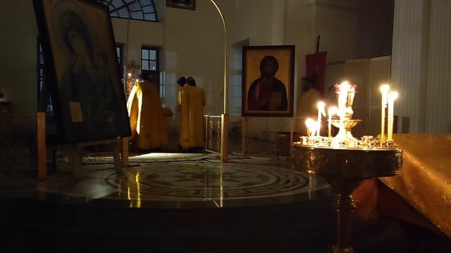Ночная новогодняя служба в Успенском соборе Екатеринбурга смотреть онлайн