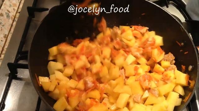 Тушеная свинина с картошкой: рецепт от Foodman.club смотреть онлайн