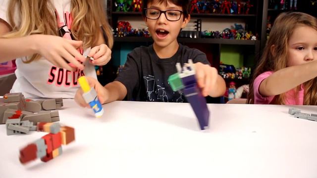 Minecraft Dungeons Toy Review UNBOXING and Pretend Play Redstone Gollum & Arch Illager смотреть онлайн