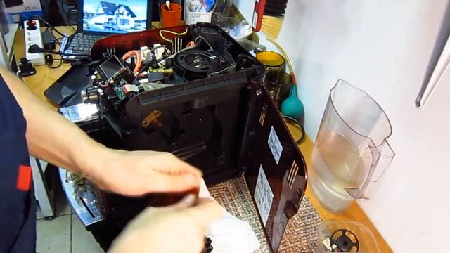 Кофемашина Saeco не льет кофе и не работает дисплей? Смотрим что делать! смотреть онлайн