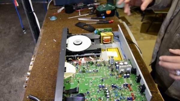 NAD CD Player - How a CD player works ( laser unit replacement ).