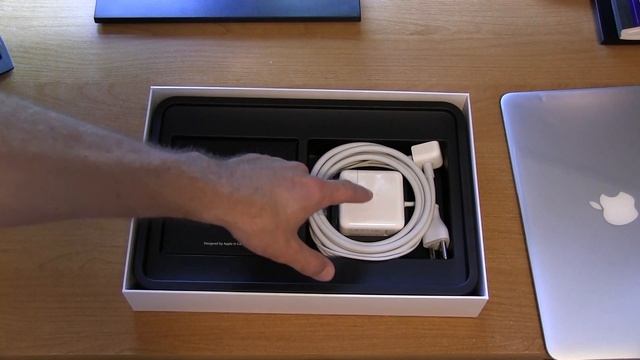 Unboxing: 2011 MacBook Air (11 Inch Model)