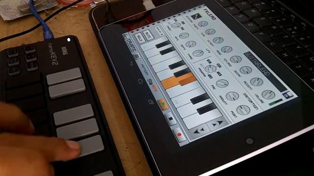 Caustic Coldplay (Nexus 7 and NanoKEY) смотреть онлайн