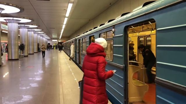 Метропоезд 81-710 на станции Котельники смотреть онлайн