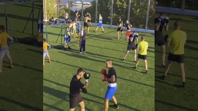 ЛЕТО БОКСЁРСКИХ ПЕРЧАТОК смотреть онлайн