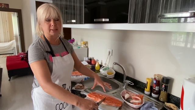 КАК ПРИГОТОВИТЬ И РАЗДЕЛАТЬ РЫБУ ЗА 5 МИНУТ, ЖАРИМ БЕЗ МАСЛА | Irina Belaja смотреть онлайн