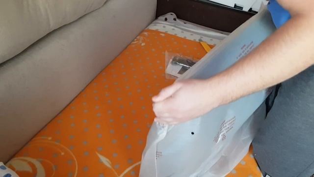 SKYLINE 32YT5900 Любительская распаковка и первое включение смотреть онлайн