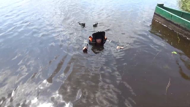 Тест СПАСАТЕЛЬНЫХ ЖИЛЕТОВ в Зимней ОДЕЖДЕ/НУЖЕН ли ДОРОГОЙ ЖИЛЕТ!? Часть 2 смотреть онлайн