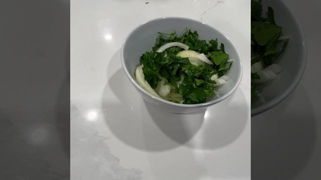 Маринованный лук для мяса и рыбы.