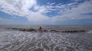 Влог_ Большие волны _ Купаемся.mp4