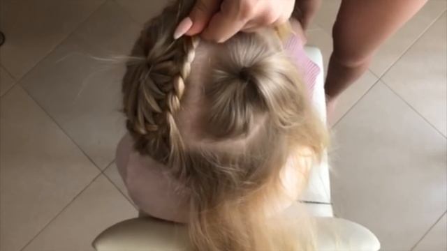 Прическа из косичек в виде двух цветков. Прически на длинные волосы смотреть онлайн