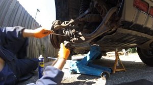 How to swap lower ball Mitsubishi Pajero Shogan / Как поменять нижние шаровый Mitsubishi Pajero