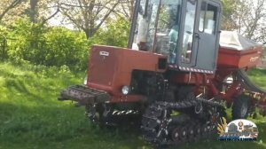 Трактор Т 70 едит сам ,с сеялкой Kverneland Accord DL