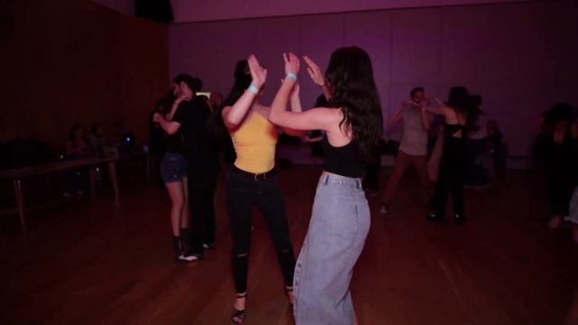 Bachata Social Dance IV 2023.05.28. with Mambo City & LLB (London Loves Bachata) & BachataMusketeer смотреть онлайн